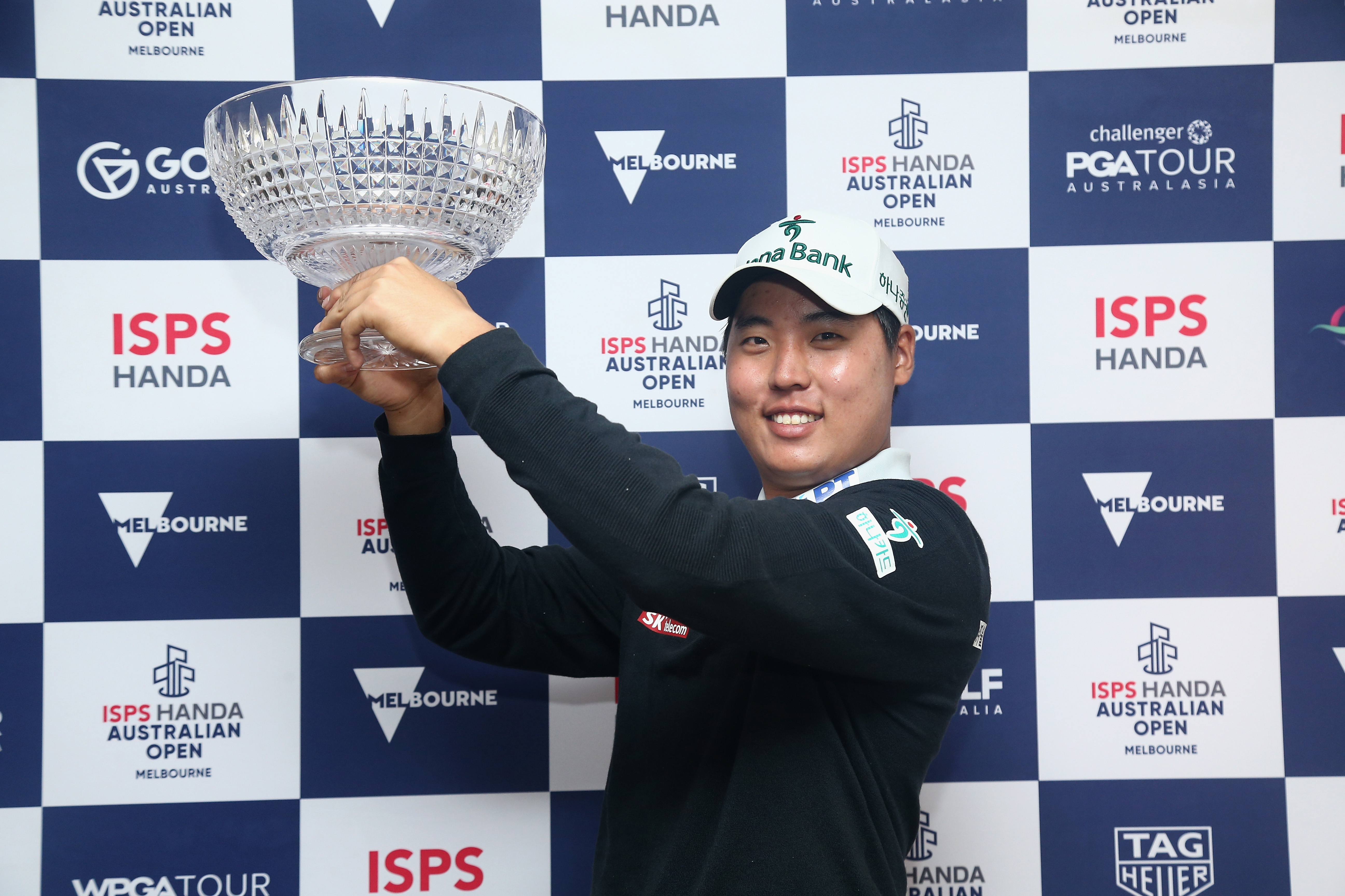 G4D Simon Seungmin Lee trophy